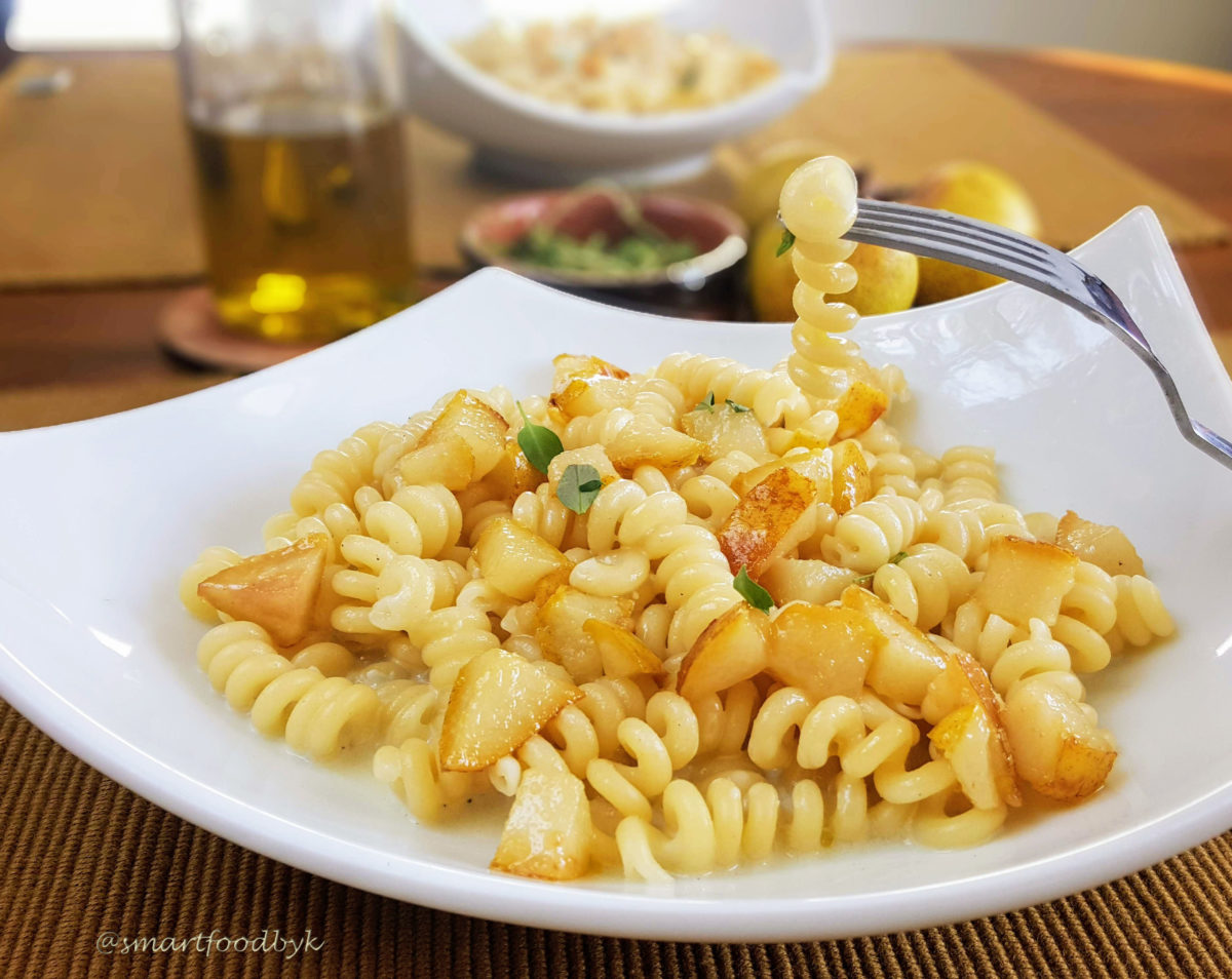 Fusilli bucati in Roquefort sauce with pear