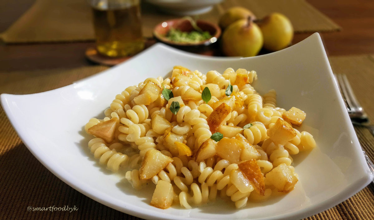 Fusilli bucati au Roquefort et à la poire. Fusilli bucati in Roquefort and pear sauce.