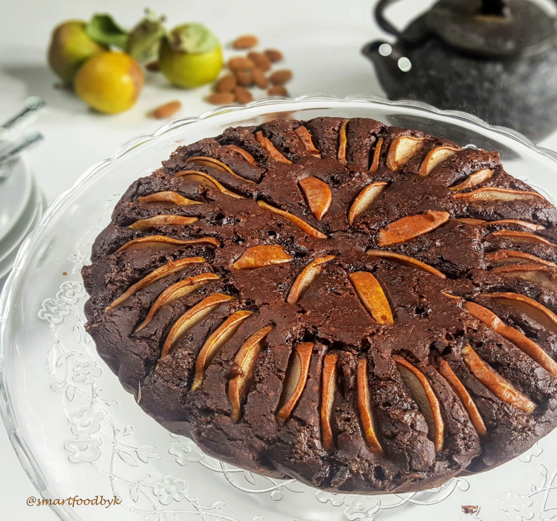 Gâteau aux poires, amandes grillées et chocolat (vegan et sans gluten)