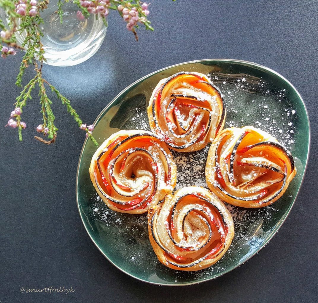 Apple roses with honey and cinnamon