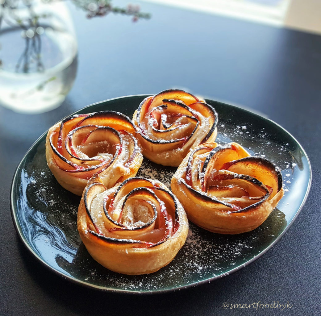 Apple roses with honey and cinnamon. Roses de pomme au miel et à la cannelle.