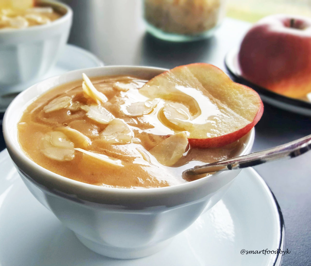 Compote de pommes vanillée, aux amandes et miel