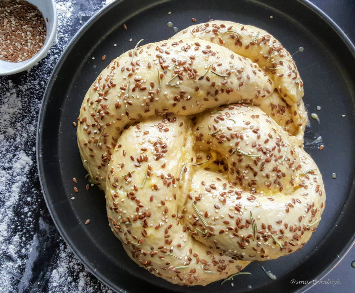 Brioche prête à passer au four. Savoury brioche ready for oven baking. 