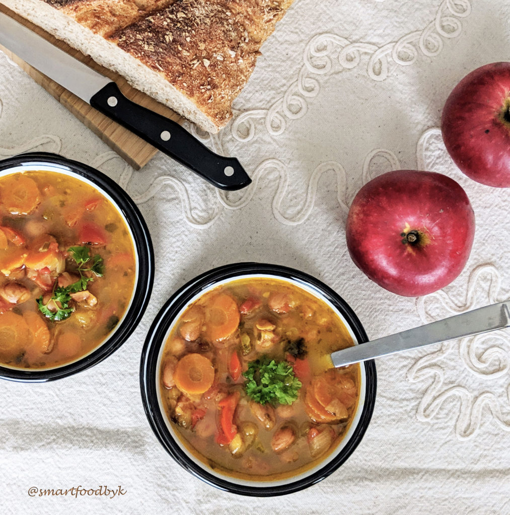 Thick bean soup with red vegetables. Soupe épaisse aux haricots et légumes rouges.