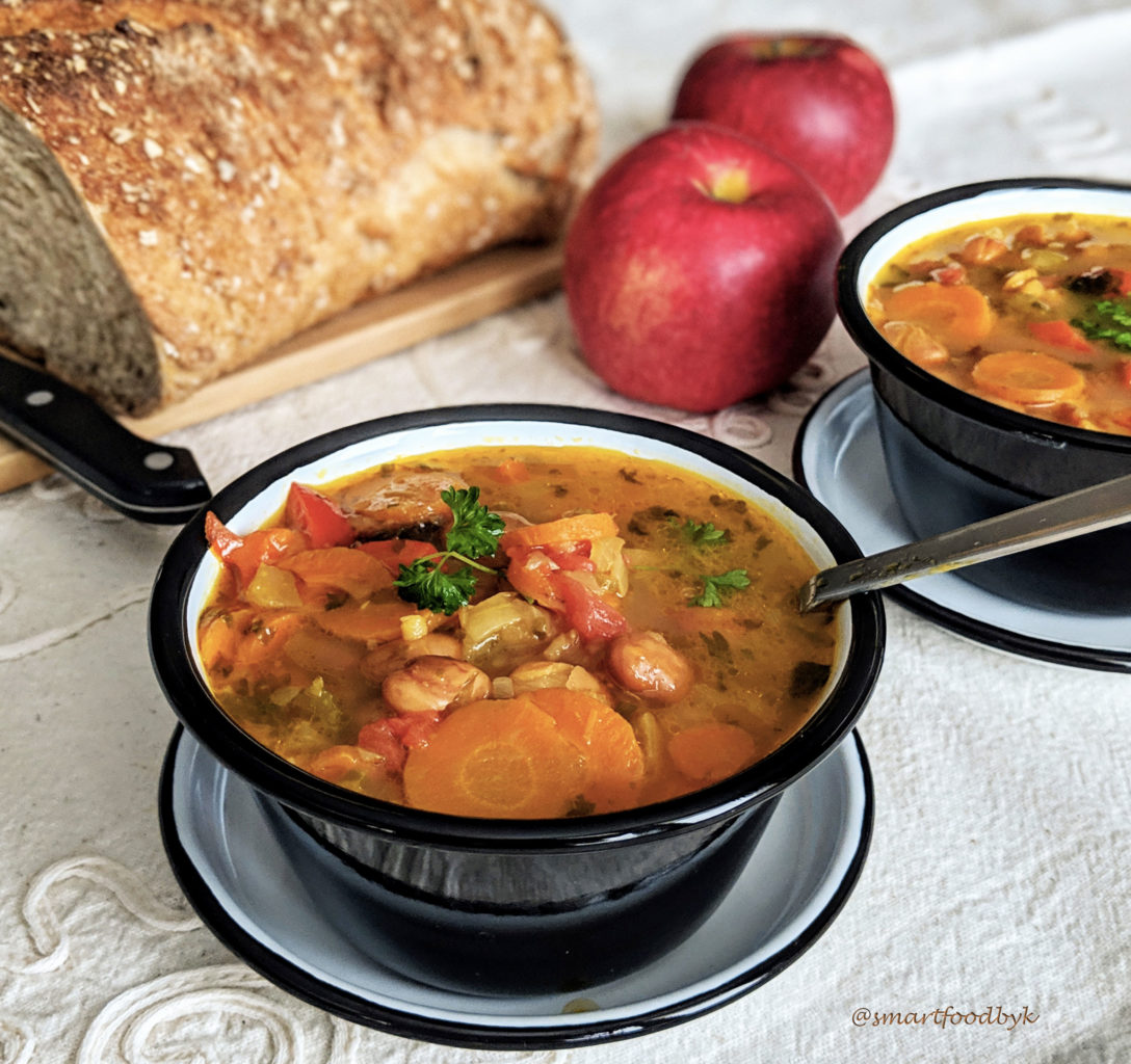 Soupe aux haricots et légumes rouges, repas complet