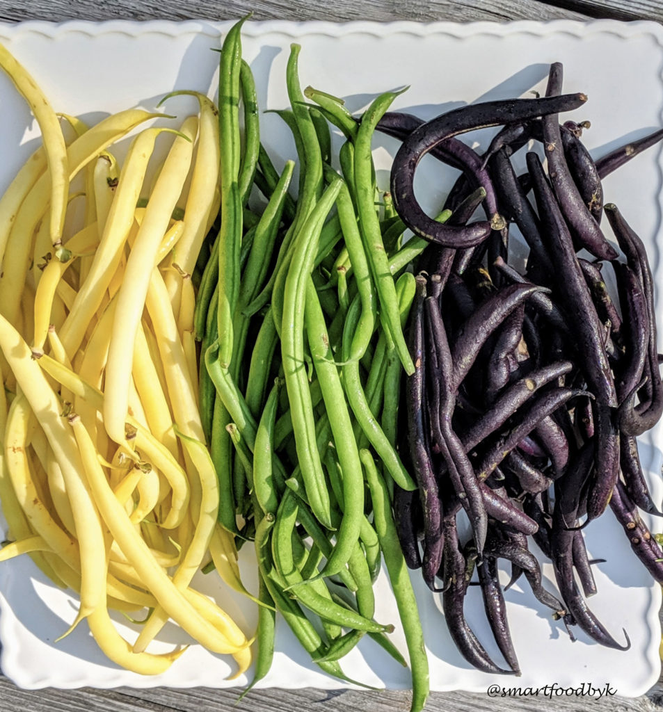 Yellow, green and purple green-beans. Haricots verts, jaunes et violets.