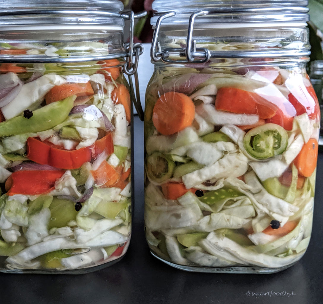 Vitamin packed colourful pickled salad - step 3. Salade marinée, haute en couleur et en vitamines - étape 3.
