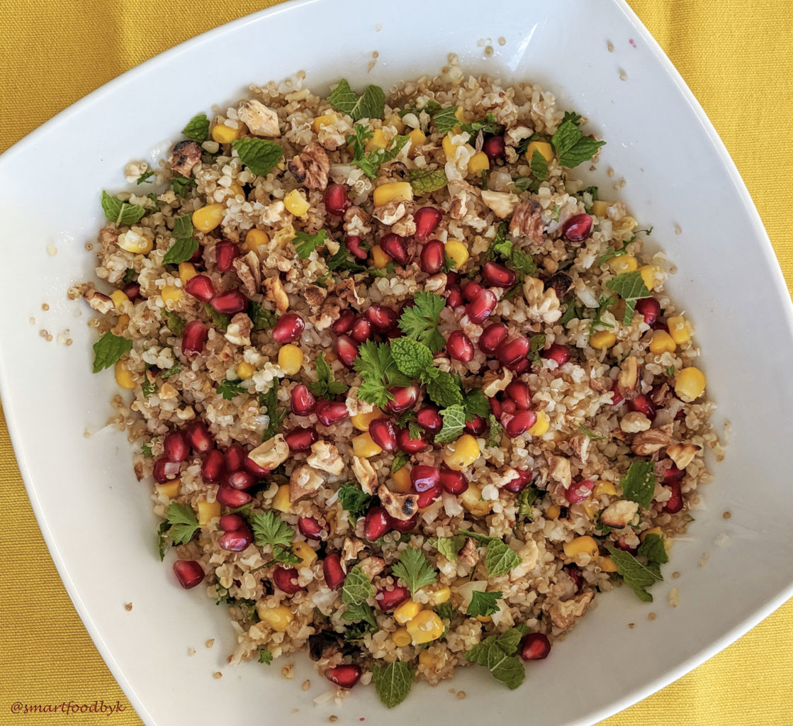 Salade de quinoa, maïs doux, grenade et noix