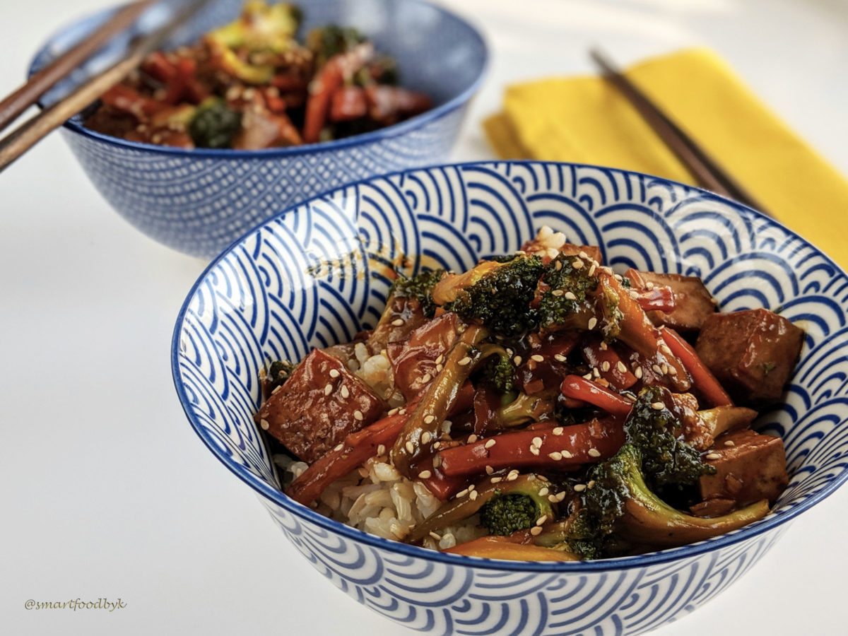 Brocoli, carotte, tofu - sauté asiatique sucré salé. Broccoli, carotte, tofu, asian sticky rice.