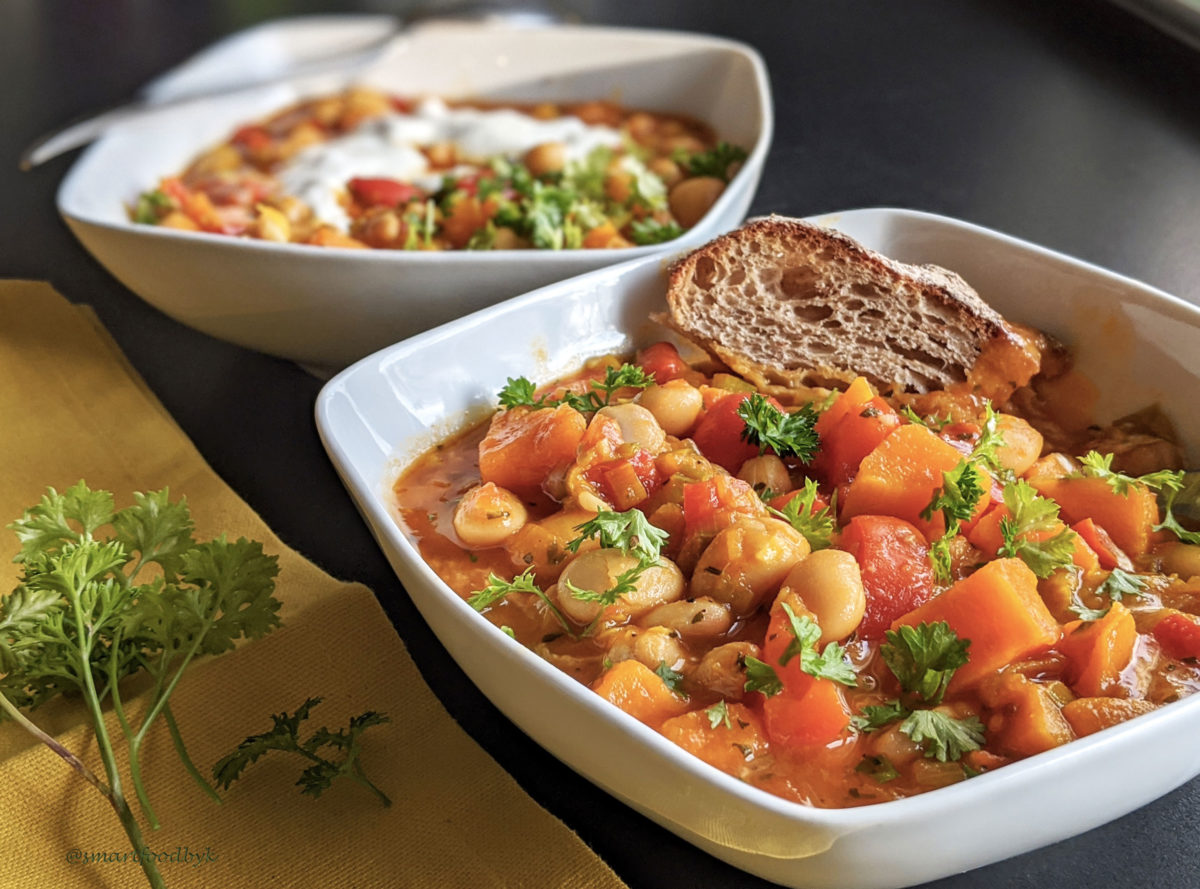 Sweet potato, white beans and chickpeas orange stew. Ragoût orange de patate douce, haricots blancs et pois chiches.