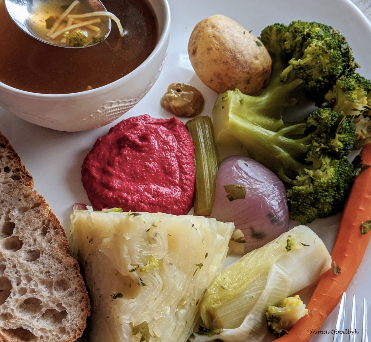 My best veggie broth on a rainbow plate. Mon meilleur pot-au-feu tout en couleur.