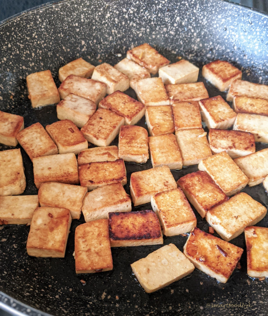 Golden brown crispy tofu. Tofu doré.
