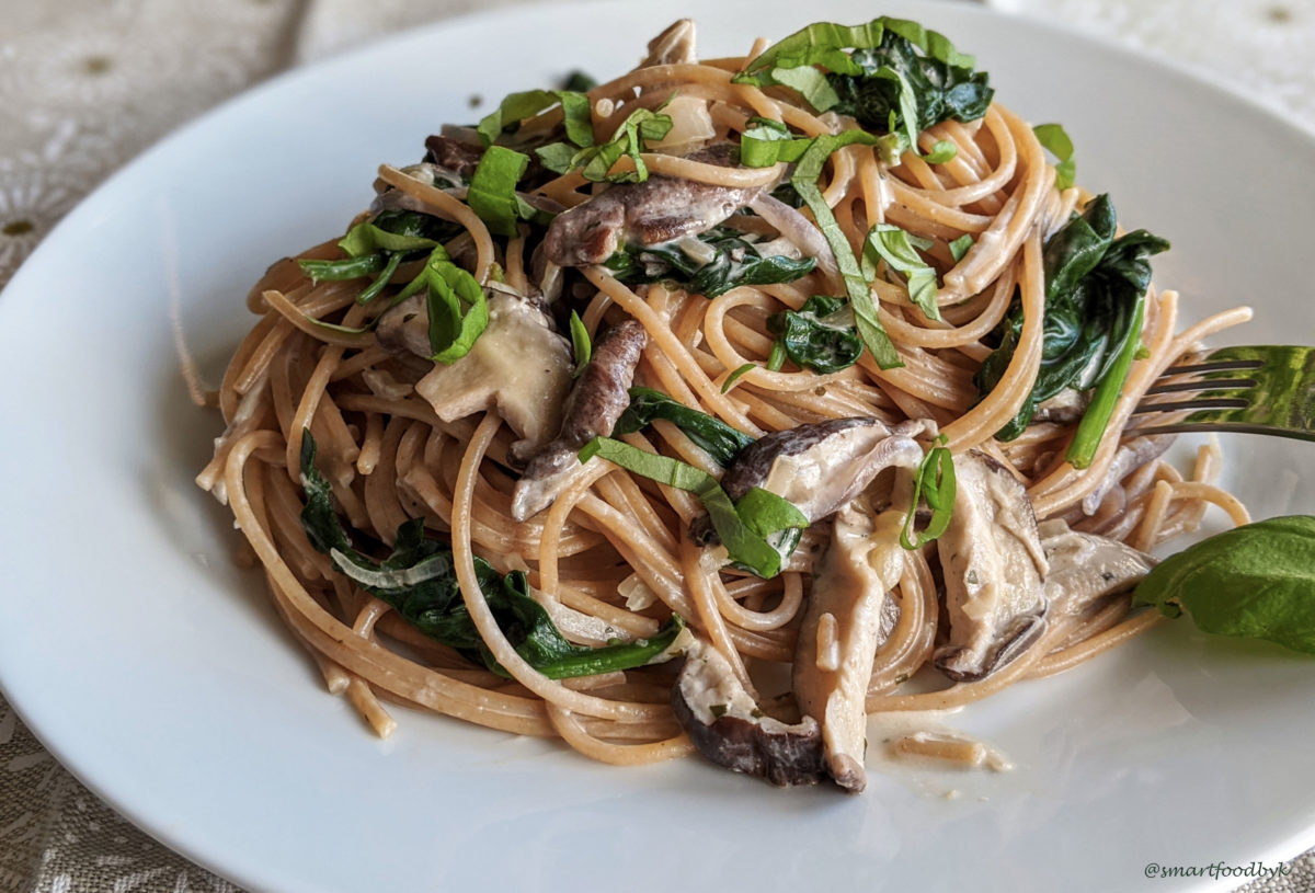 Shiitake, spinach and coconut cream pasta. Spaghetti aux shiitake, épinards et crème de coco.