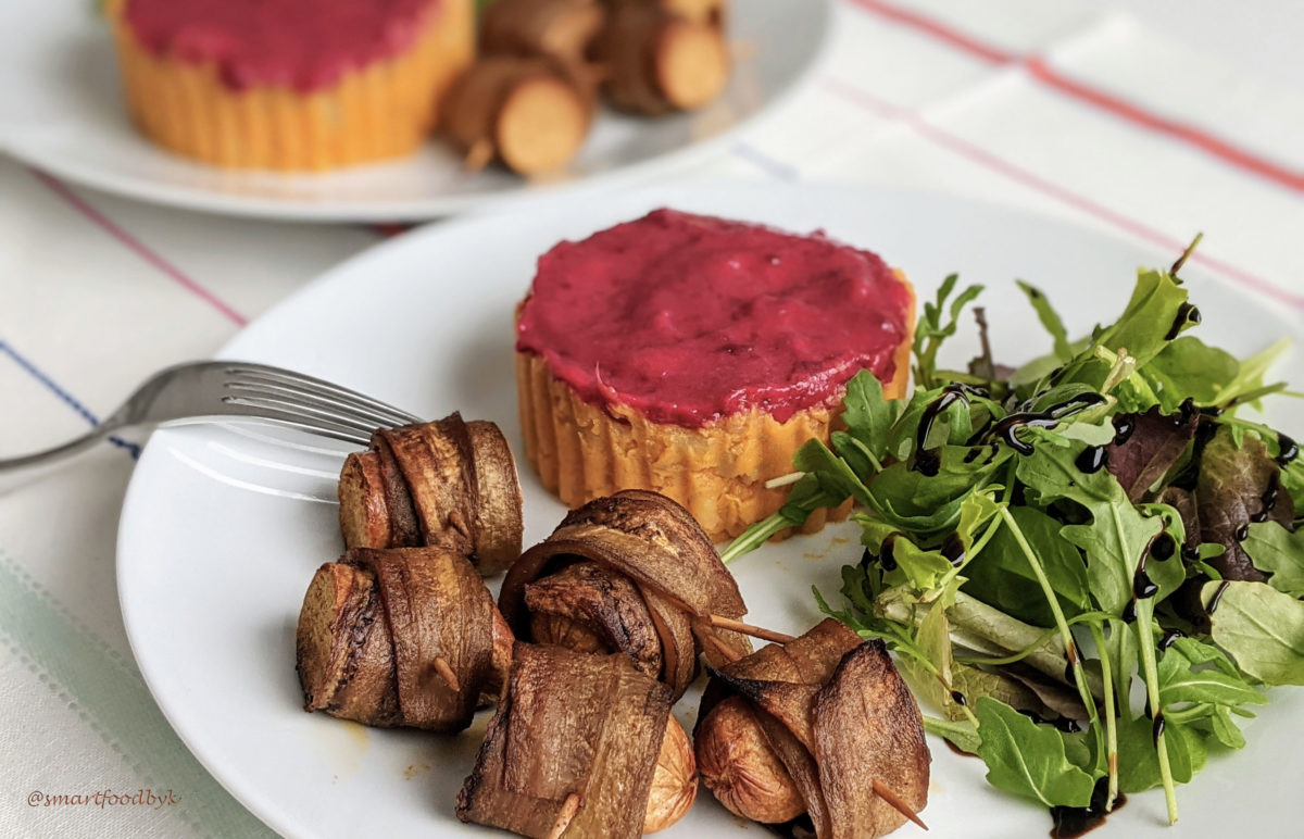 Vegan pigs in blankets served with the bicolour purée.